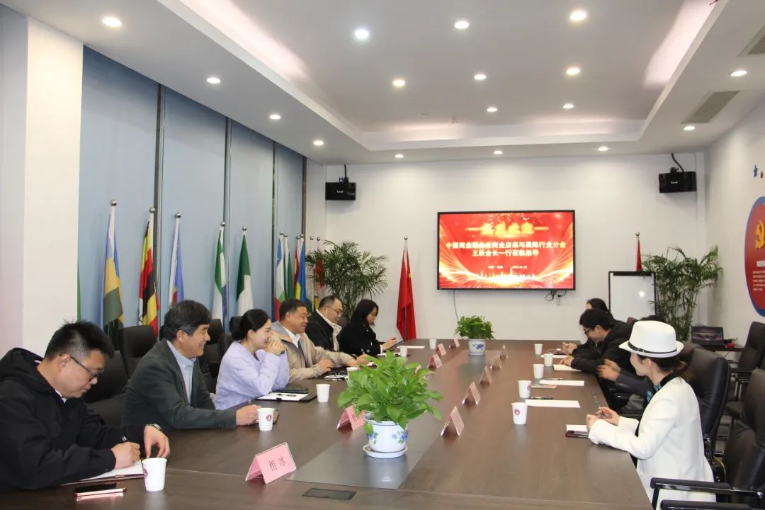 中國商聯(lián)商業(yè)店裝與展陳行業(yè)分會會長王躍一行到訪浙江工商大學創(chuàng)業(yè)園參觀交流、共促發(fā)展