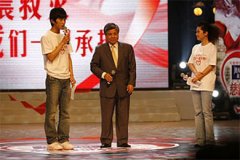 大愛中華行慈善歌會感動鄭州